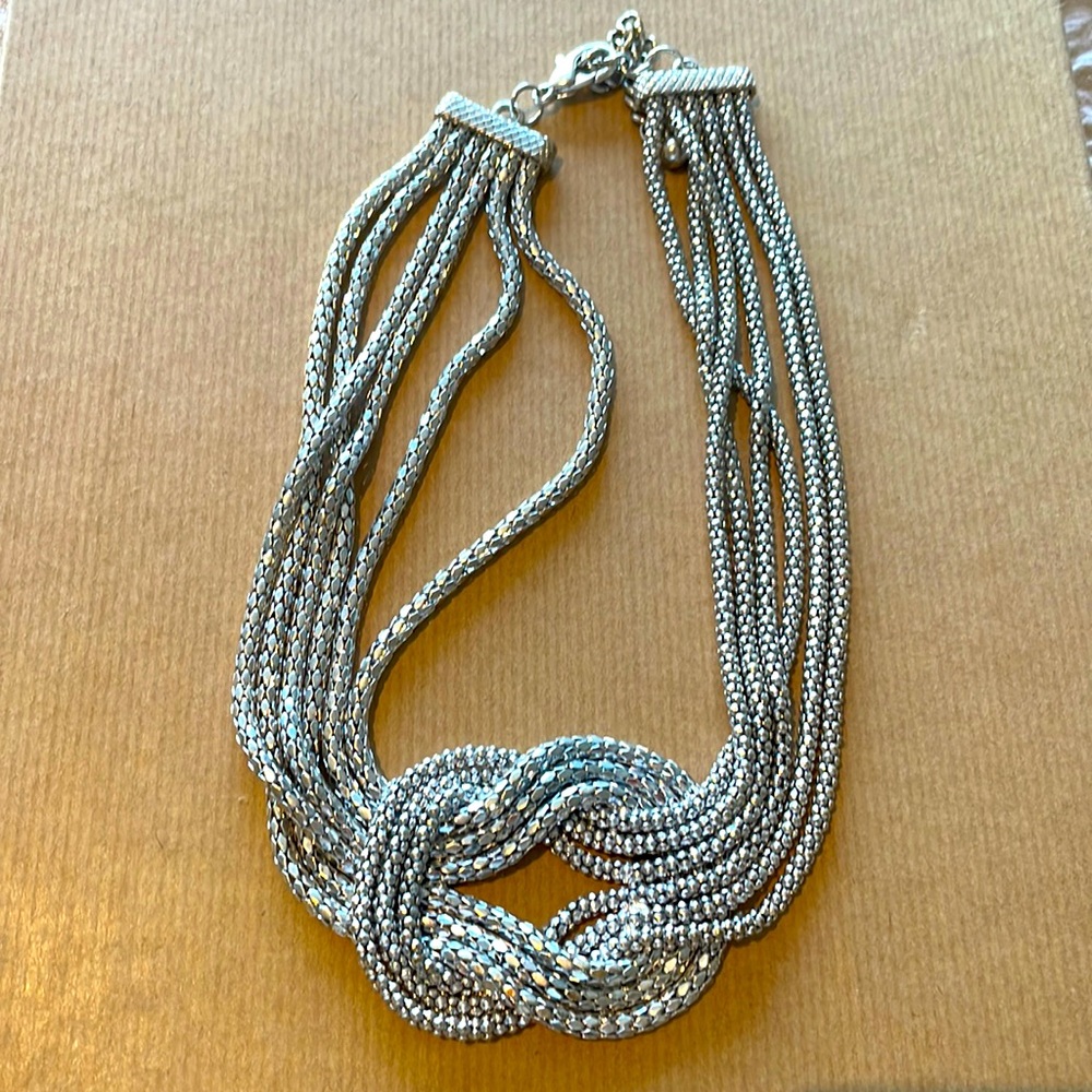 Costume jewellery knot necklace